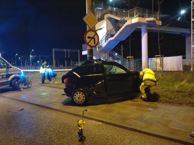 Śmiertelny wypadek w Łodzi. 19-latka roztrzaskała się na słupie [ZDJĘCIA]