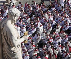 Ostatnie chwile przed pogrzebem Franciszka. Tłumy wiernych na pl. św. Piotra