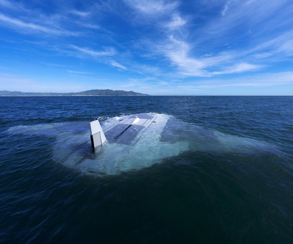 Podwodny bezzałogowiec Manta Ray. Porusza się jak okręt albo morski drapieżnik