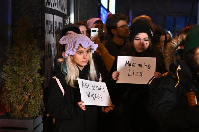 Cichy marsz po śmierci 25-letniej Białorusinki. „Miałaś na imię Liza. Niestety miałaś, nie żyjesz”