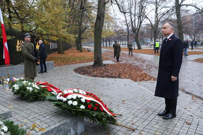 Andrzej Duda złożył wieńce przed pomnikami Ojców Niepodległości