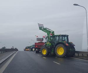 ​Na S5 koło Leszna zaczęła się druga doba rolniczego protestu