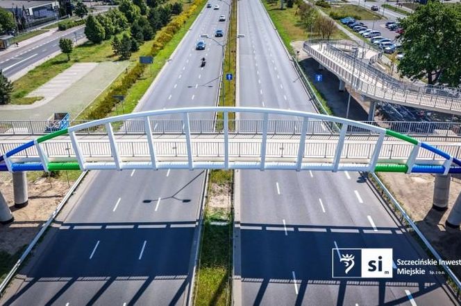Kładka nad ul. Struga w Szczecinie otwarta. Piesi mogą już z niej korzystać