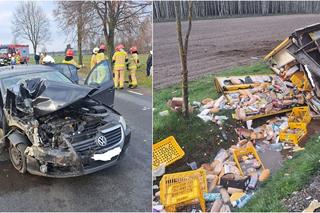 Dramat pod Lipskiem. Passat roztrzaskany, dostawczak w rowie. Ulicę zasypały bochenki chleba