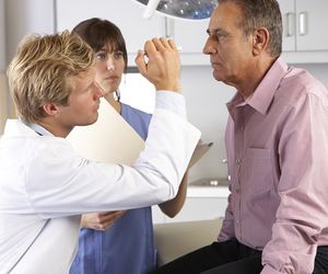 Zapalenie siatkówki oka - przyczyny, objawy i leczenie