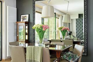 Jadalnia z ogromym lustrem