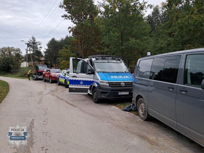 Tragiczny finał grzybobrania w powiecie przysuskim. Mężczyźni zgubili się w lesie. Jeden z nich nie żyje