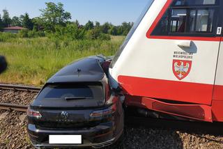 Tragiczny wypadek na przejeździe kolejowym w Krzycku. Pociąg uderzył w samochód