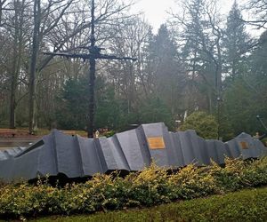 Pomnik Tym, którzy nie powrócili z morza przed renowacją