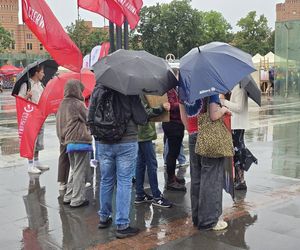 Wystartował Wrocławski Marsz Równości. Na trasie pojawili się przeciwnicy 