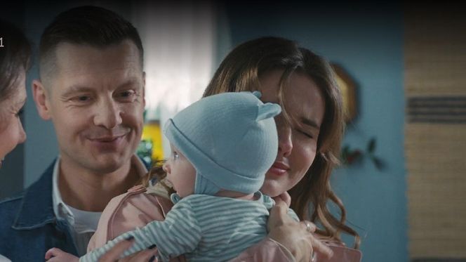 M jak miłość odc. 1881. Franka (Dominika Kachlik), Marysia (Małgorzata Pieńkowska), Antoś (Mark Myronenko),Paweł (Rafał Mroczek)