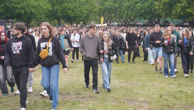 Kortowiada 2025. Koncerty na Plaży Kortowskiej przyciągnęły tłumy. Tak wyglądał drugi dzień imprezy!