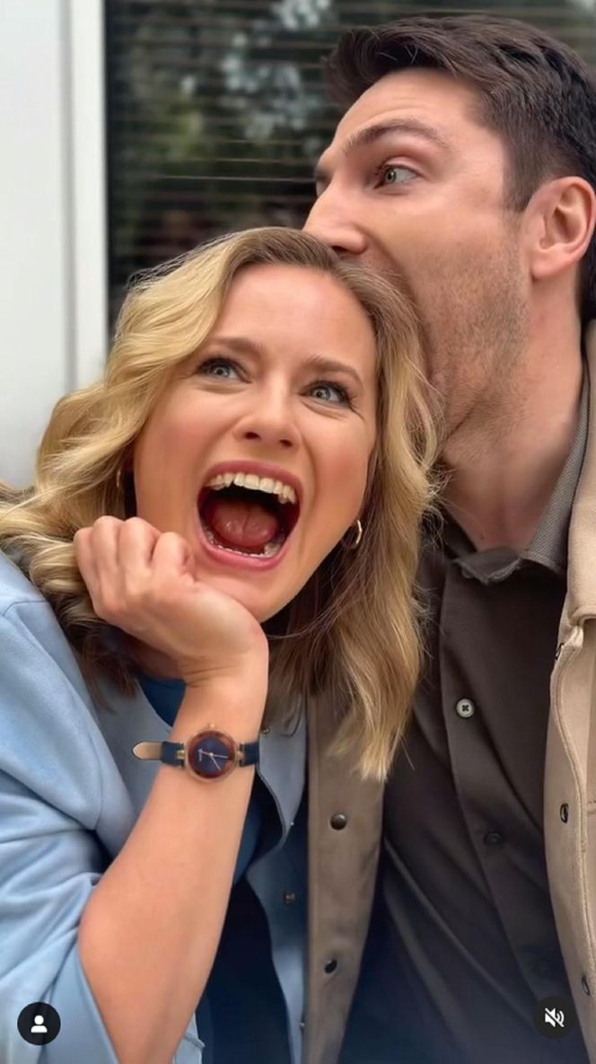 M jak miłość na planie. Julia (Marta Chodorowska), Dima (Michaił Pszeniczny)