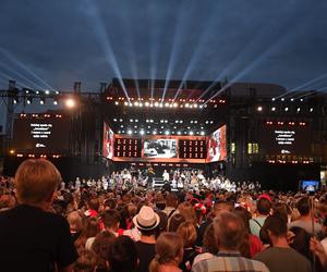 Kto poprowadzi koncert Warszawiacy śpiewają (nie)zakazane piosenki 2025? Jest apel powstańców 