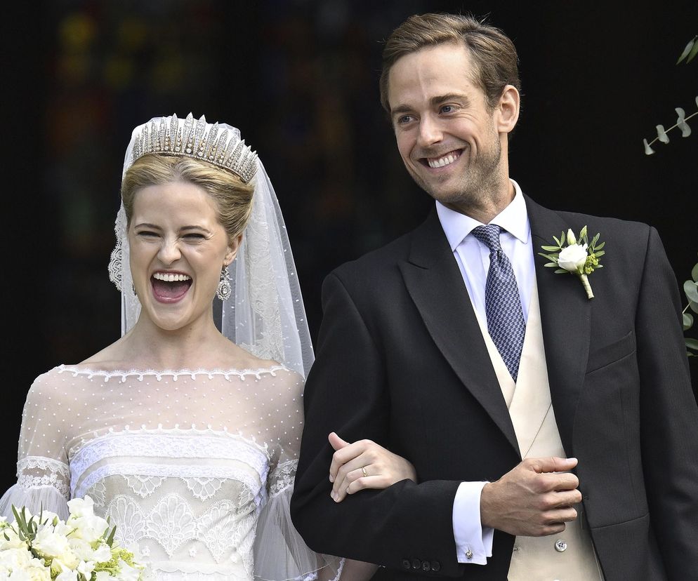 Królewska ceremonia pełna przepychu. Ślubna stylizacja Marii Karoliny podbija światowe media