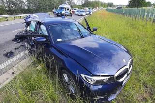 Groźny wypadek na S7. Rozpędzone auto wjechało w nieoznakowany radiowóz [ZDJĘCIA, WIDEO]