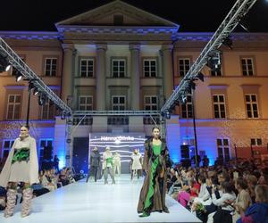 RADOM FASHION SHOW