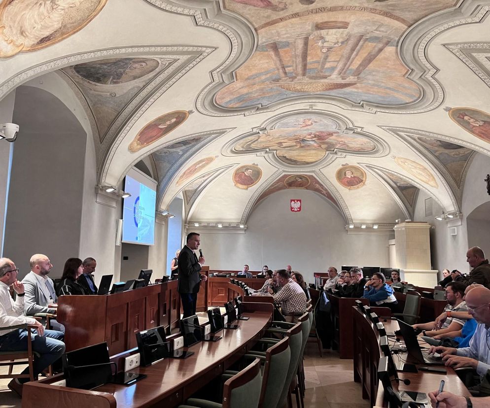 Spotkanie mieszkańców z władzami miasta w sprawie remontu mostu Chrobrego