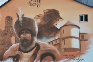 Nowy mural w Lesku na okrągłą rocznicę. Co przedstawia?