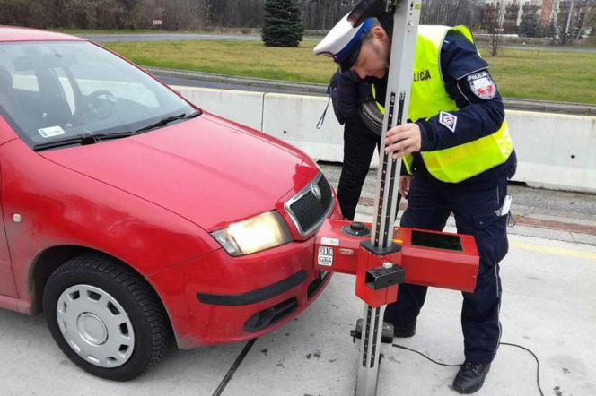 Policjanci, podczas kontroli, będą zwracać szczególną uwagę na pojazdy z niesprawnym oświetleniem lub takim, które nie dopowiada warunkom technicznym