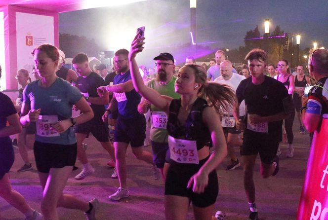 Tłumy wyszły w nocy na ulice. Ludzie klaskali, okrzykom nie było końca