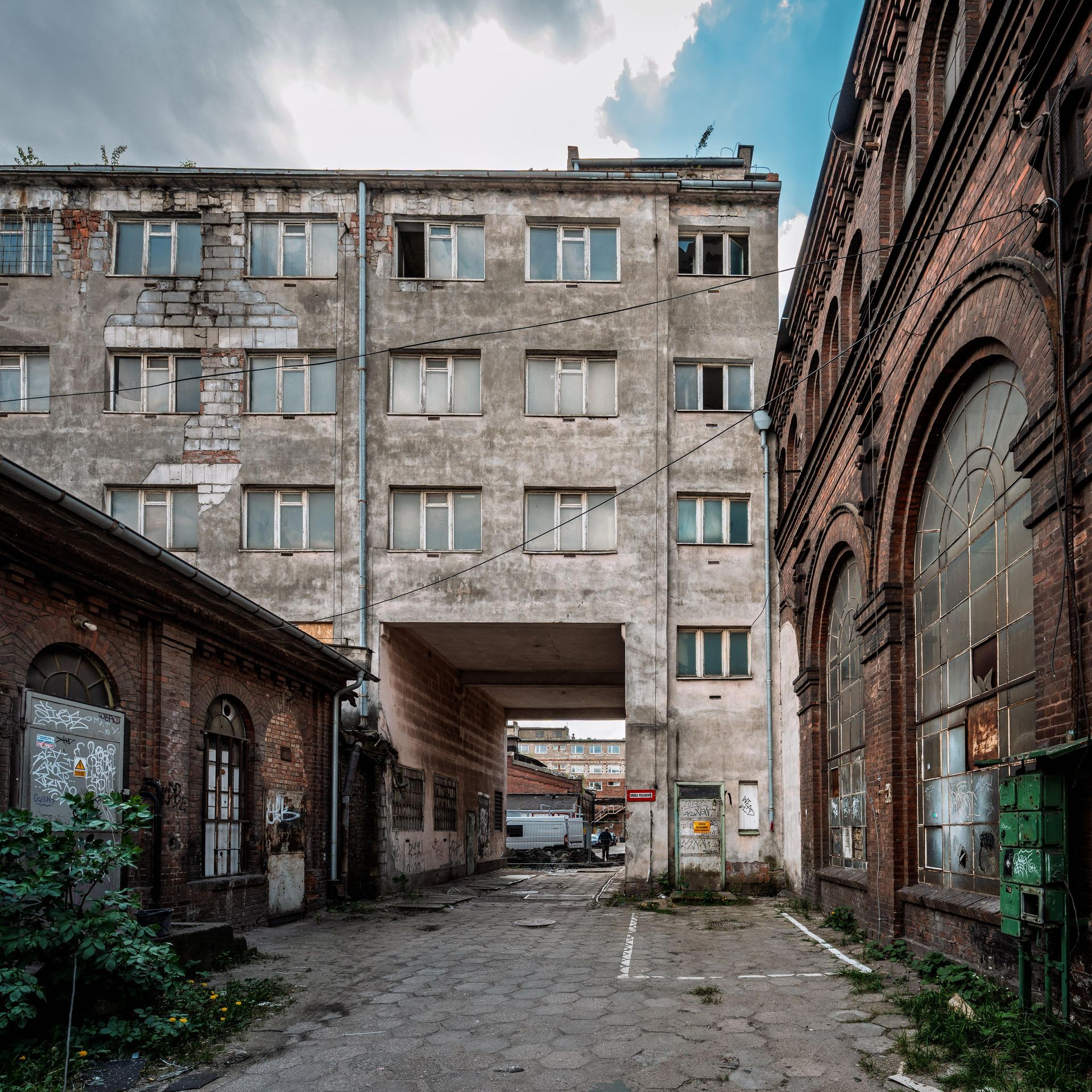Stocznia Cesarska w Gdańsku, jej zabytkowe hale i przybudówki z czasów PRL