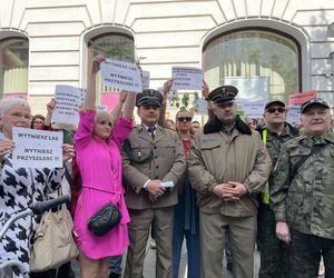 Wielki protest pod urzędem miasta w Łodzi. Broń lasów Lublinka [GALERIA]