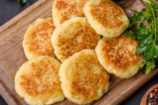 Ewa Wachowicz ma swój patent na najlepsze kotlety z ziemniaków. Są pyszne, aromatyczne i chrupiące 