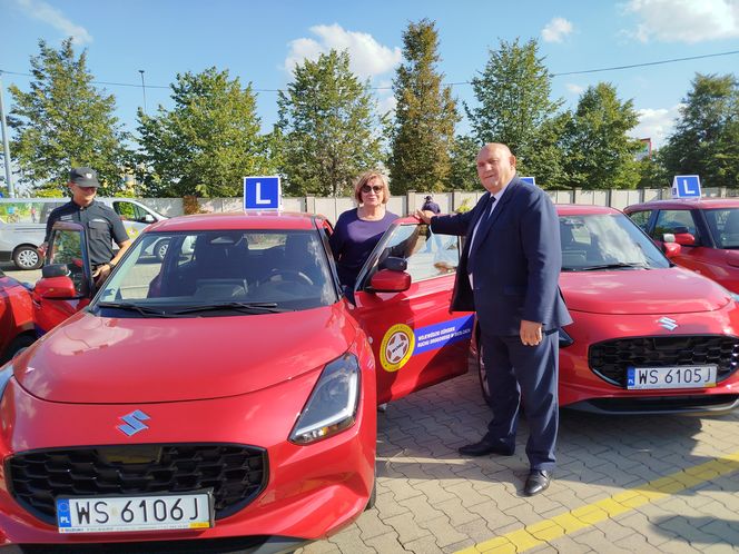 Siedlecki WORD wymienił starą flotę pojazdów egzaminacyjnych na nowe samochody marki Suzuki Swift