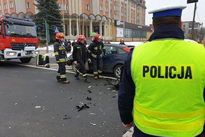 Wypadek w centrum Łomży. Na skrzyżowaniu zderzyły się dwie osobówki