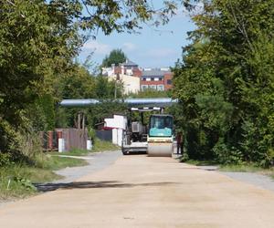 Na ulicę Wapienną wrócili drogowcy. Remont „nabiera” kształtu