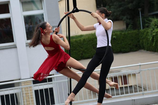 Carnaval Show w Plazie w Lublinie. Było zianie ogniem, pokaz iluzji i żonglerki oraz spektakl aerialowy!