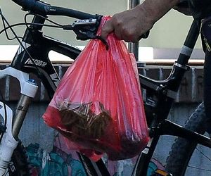 Robert Więckiewicz na rowerze