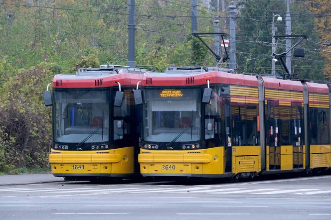 Tajemniczy przedmiot zatrzymał ruch tramwajowy w Warszawie. Utrudnienia dla pasażerów