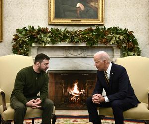 Tak Zełenski prezentuje się na salonach. Wszystkie stroje prezydenta Ukrainy