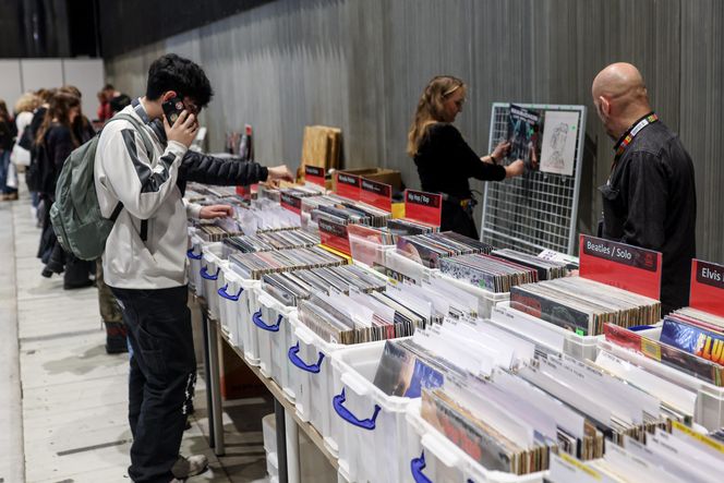 Targi Książki w Katowicach to okazja do zdobycia autografów pisarzy