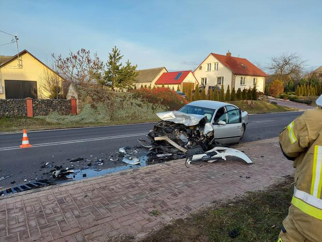 Wypadek w Ambrożowie! Zderzyły się trzy auta, ruch odbywa się wahadłowo