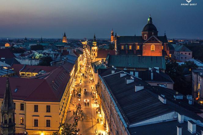 Magiczny wieczór w Krakowie w obiektywie Drone Quest [ZDJĘCIE DNIA]