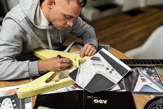 Jason Momoa zamówił gitarę od Polaków! 