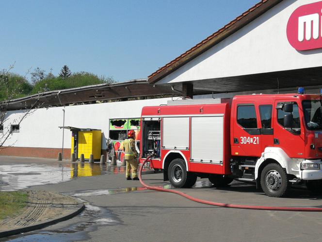 Pożar marketu na ul. Nakielskiej w Bydgoszczy! Straż nie wyklucza podpalenia [ZDJĘCIA]