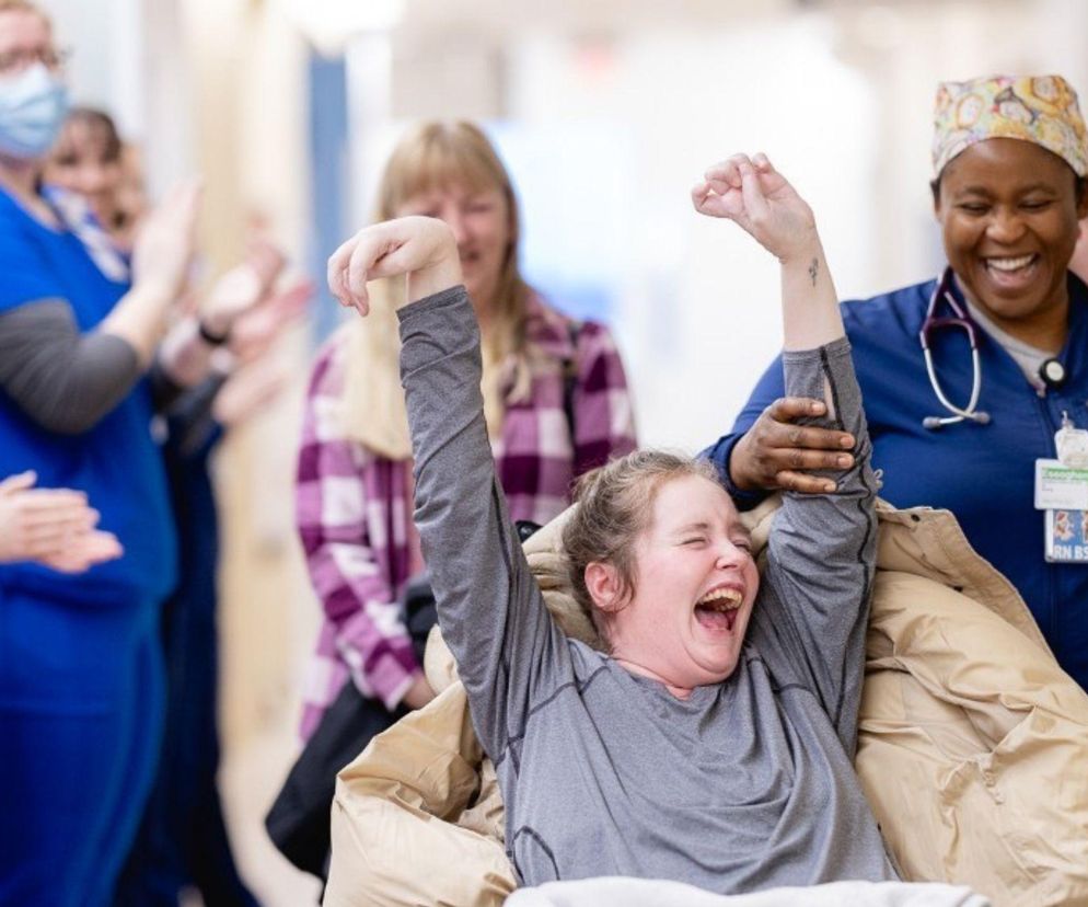 Obudziła się z 5-letniej śpiączki po... usłyszeniu żartu. Mama mówi o cudzie