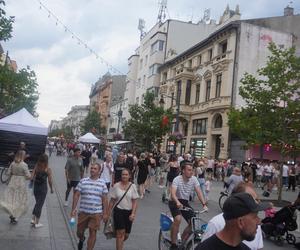 Tłumy na Piotrkowskiej. Zobacz, jak wygląda wizytówka Łodzi podczas urodzin miasta [ZDJĘCIA]