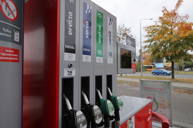 Ceny paliw: 4,08 litr benzyny i 4,50 za olej! Od kiedy? Jest projekt ustawy Tanie paliwo 