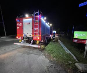 Auto dachowało i wylądowało w...korycie rzeki. Poważny wypadek w Szczyrku