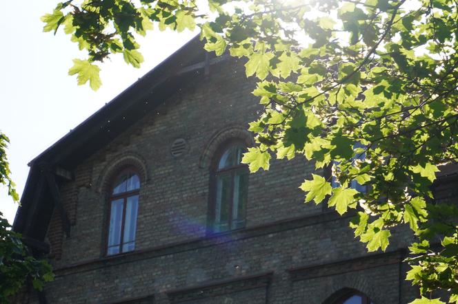 Stara żydowska szkoła w centrum Białegostoku. To ceglany zabytkowy budynek z początków XX wieku