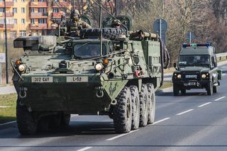 Kolumny pojazdów na drogach w całej Polsce. Wojsko z ważnym apelem do kierowców