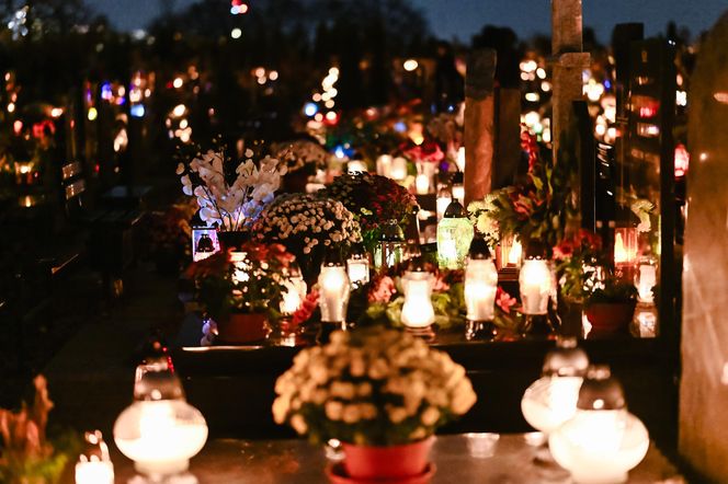1 listopada na Cmentarzu Łostowickim w Gdańsku. Tak wygląda w dniu Wszystkich Świętych