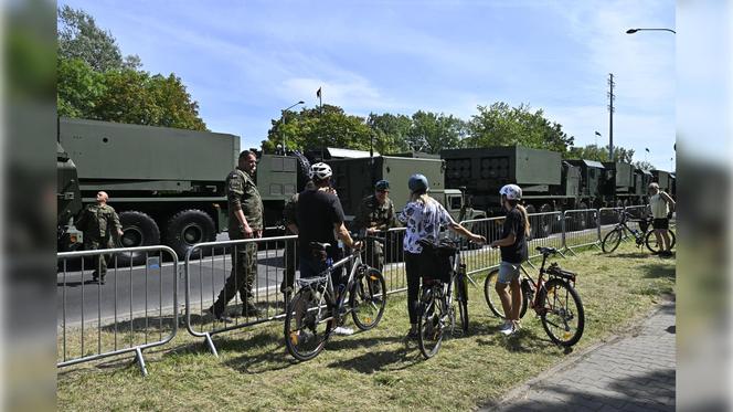 Defilada wojskowa 2024 w Warszawie. 2 tys. żołnierzy i kilkaset sztuk sprzętu wojskowego na ulicach miasta [ZDJĘCIA]