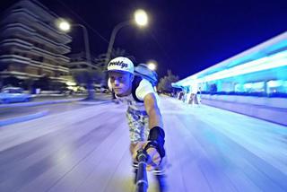 rolki, jazda na rolkach, mężczyzna, selfiestick, kamera