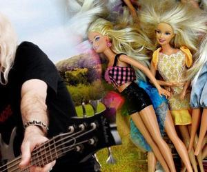 Basista Spinal Tap atakuje Barbie. Nie ma dla niej litości!